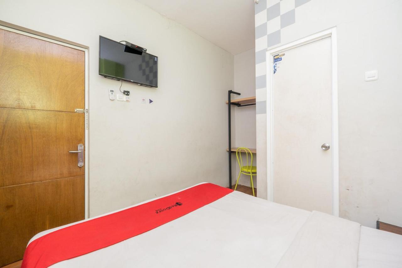 Reddoorz @ Darmo Surabaya Hotel Ngoại thất bức ảnh